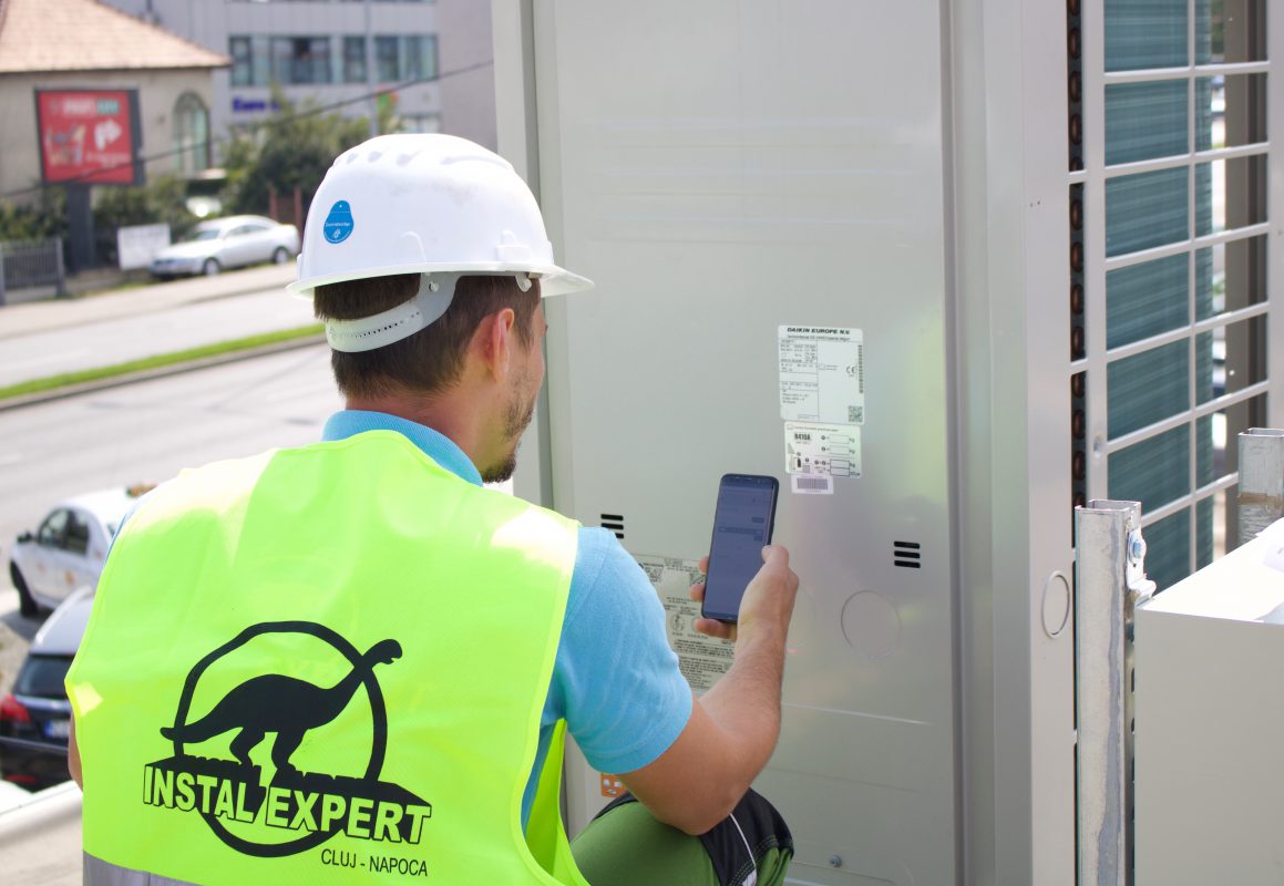 angajam tehnician service